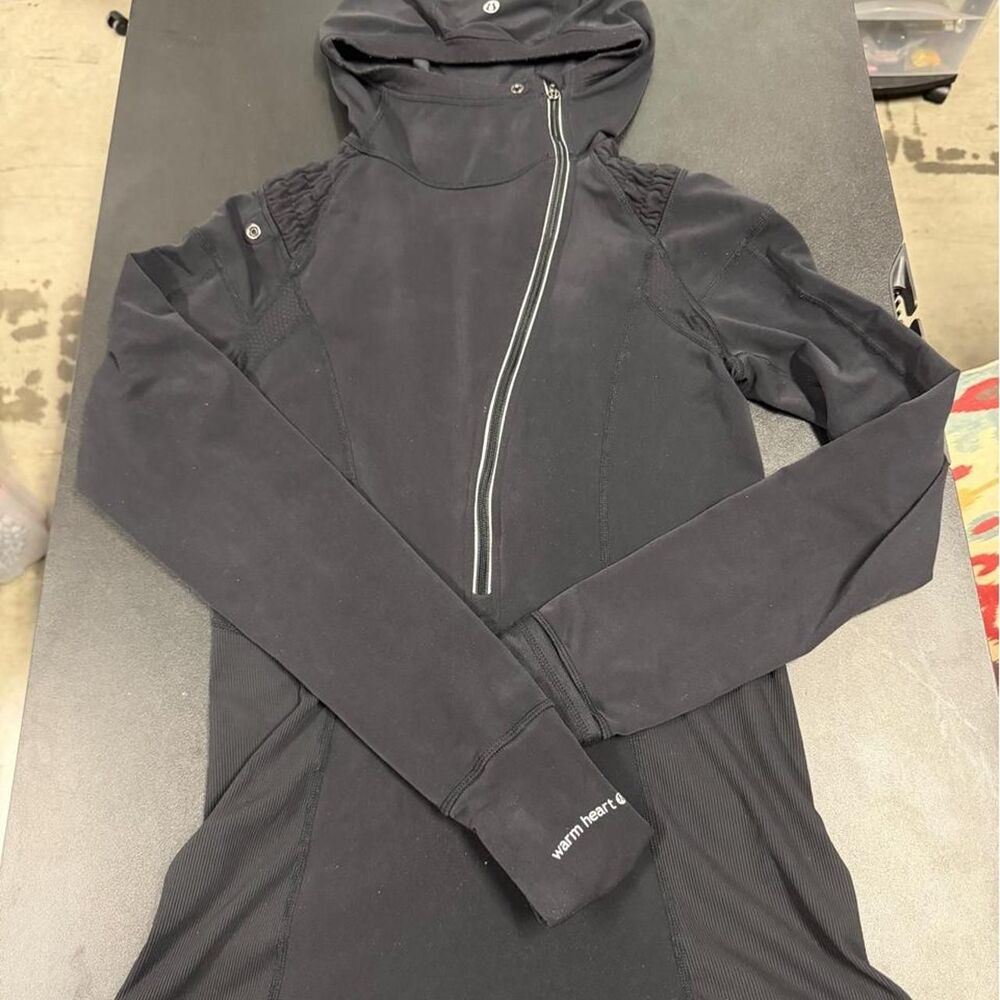 Lululemon Women's Black and Navy Hoodie